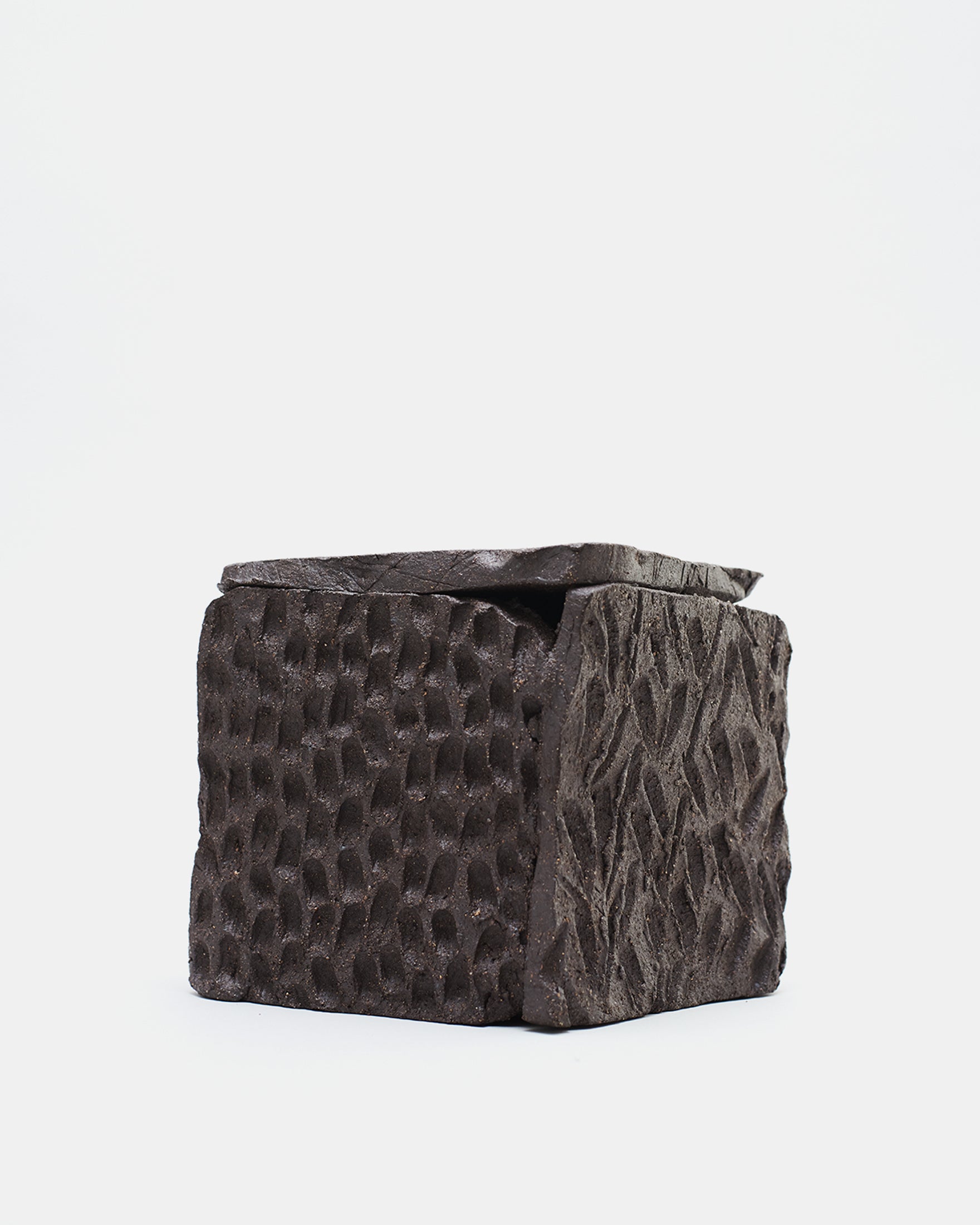 MARE HOLDER by DCAS x ŌMBIA for AMILE