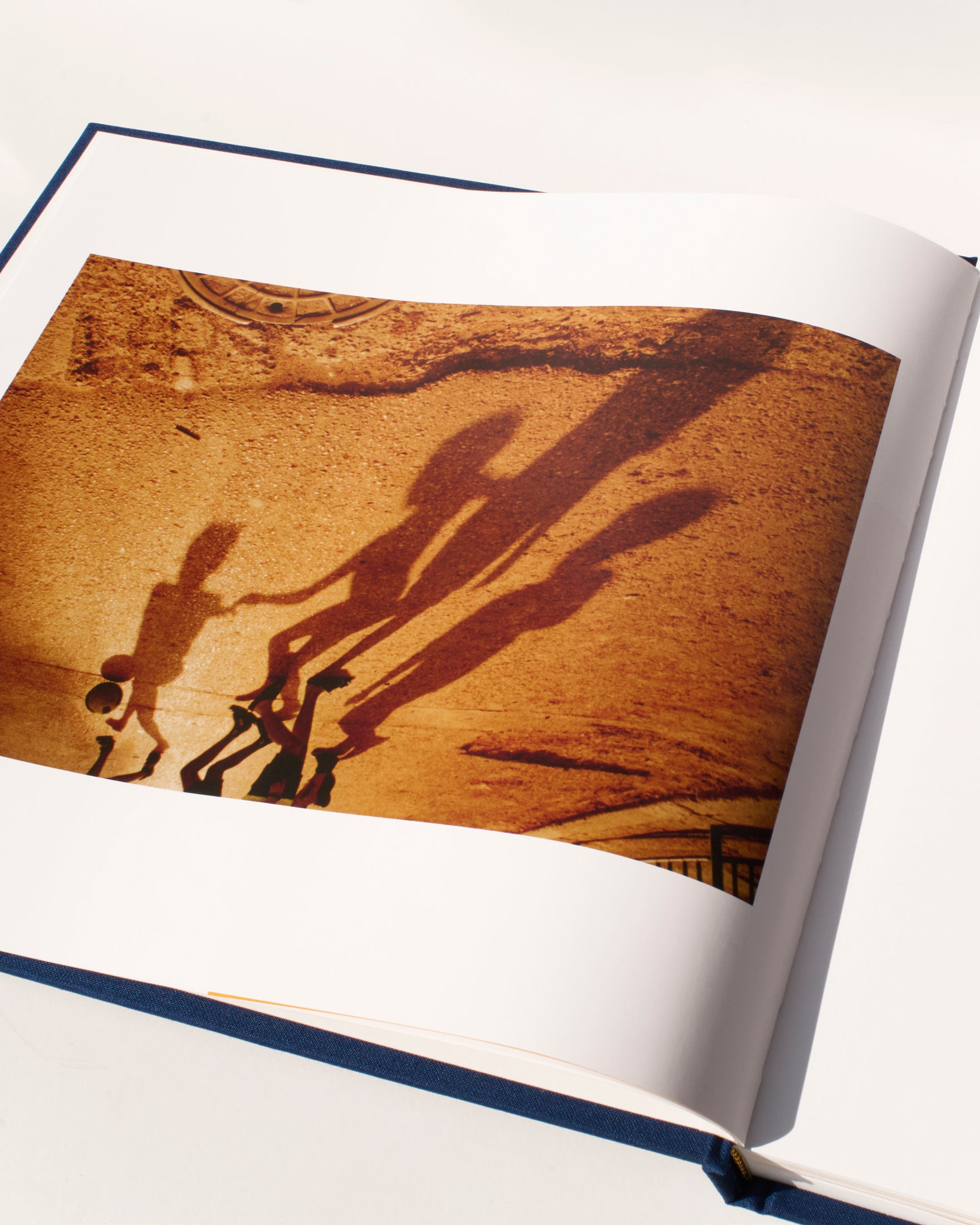 DE CARA AL SOL by DIEGO VOURAKIS